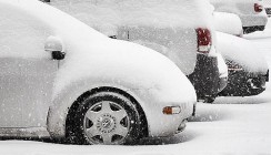 Автомобили мешают уборке снега в Калуге