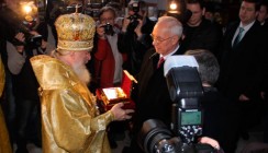 Николай Азаров подарил калужскому собору мощи святого