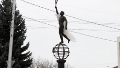 Калужане увидят скульптуру факелоносца уже весной