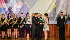 Калужских выпускников наградили медалями «За особые успехи в учении»