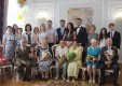 В Калуге поздравили юбиляров и новичков семейной жизни