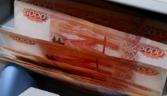 Клиенты банков ВТБ и «Возрождение» могут бесплатно снимать деньги в своих банкоматах