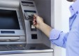 Клиенты ВТБ и Саровбизнесбанка могут бесплатно снимать наличные в своих банкоматах