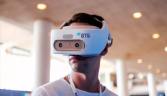 ВТБ расширит применение VR-консультанта в инвестициях